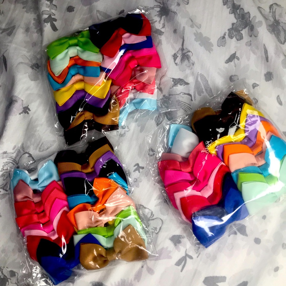 Baby bow hair clip (3 bags for 6 dollars)